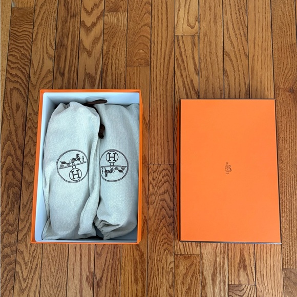 Hermes Two-Tone Beige and Cream Leather Fringe Loafers - Picture 5 of 5